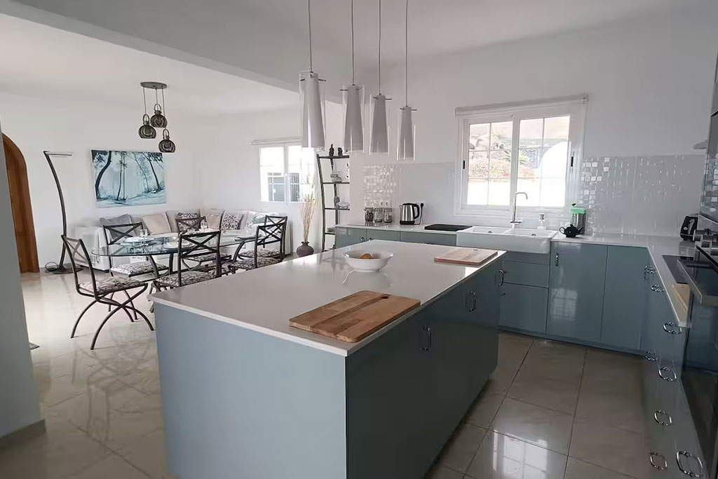 90f6f605-461c-4c4b-bbb2-9646caf13f87