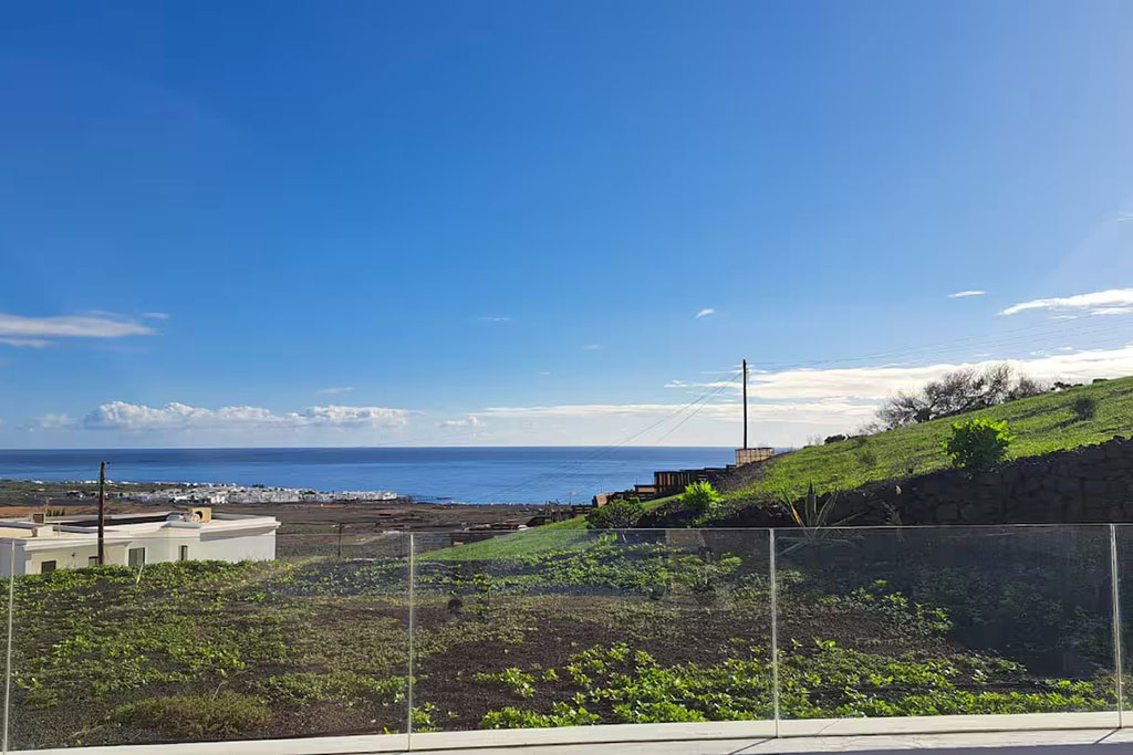 b3b8d37e-865a-43fc-9d99-8f0113ab5b39